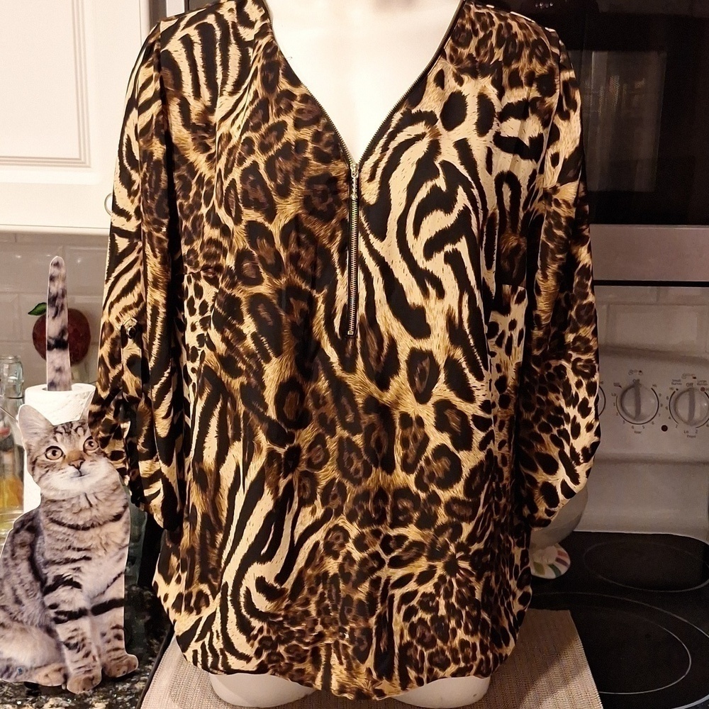 A women's Sara Michelle animal print 3/4 sleeve plus size top 1X